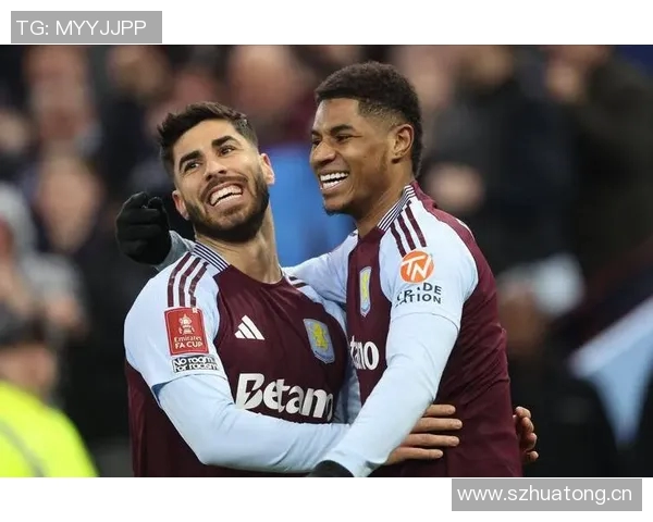 拉什福德在家观看阿斯顿维拉欧联比赛表达对老东家的支持与情感